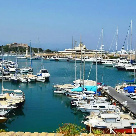 2 Pieces Avec Loggia, Proche Plage, Garage Et Prestations Soignees A - Fr-1-252-19 Antibes