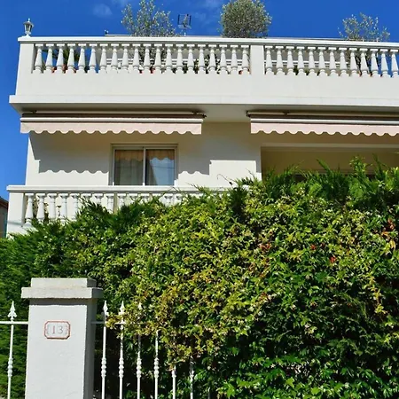 2 Pieces Avec Loggia, Proche Plage, Garage Et Prestations Soignees A - Fr-1-252-19 Antibes