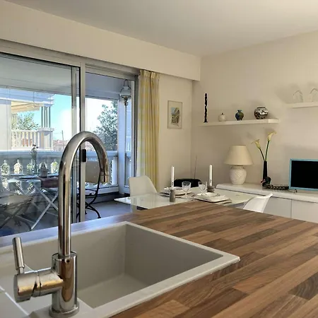 Apartment 2 Pieces Avec Loggia, Proche Plage, Garage Et Prestations Soignees A - Fr-1-252-19 *